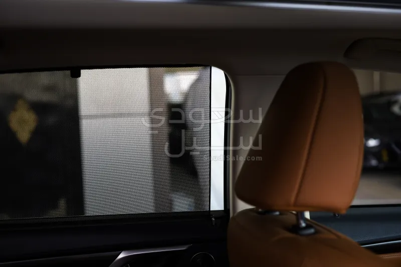 2022 لكزس أر إكس 450 هايبرد