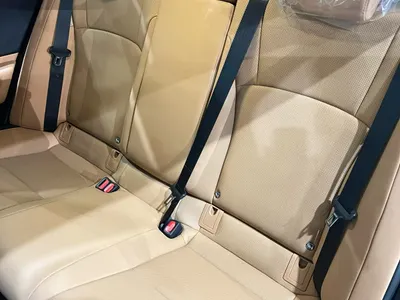 2025 لكزس إي إس 250