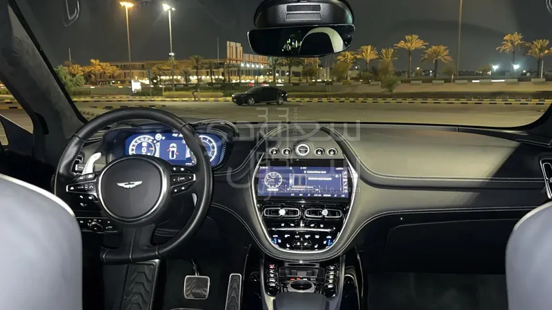 2022 استون مارتن دي بي اكس 550