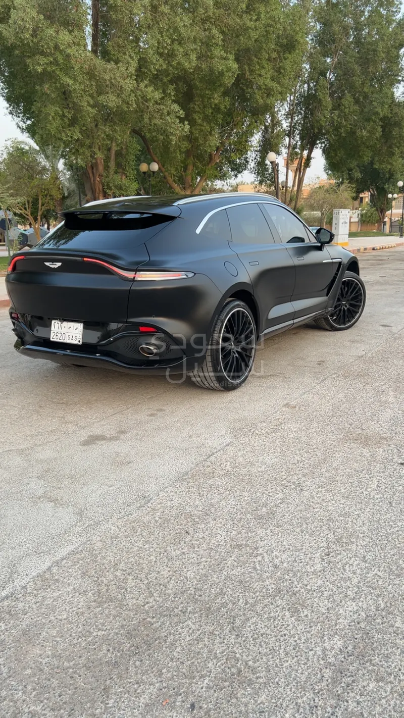 2022 استون مارتن دي بي اكس 550