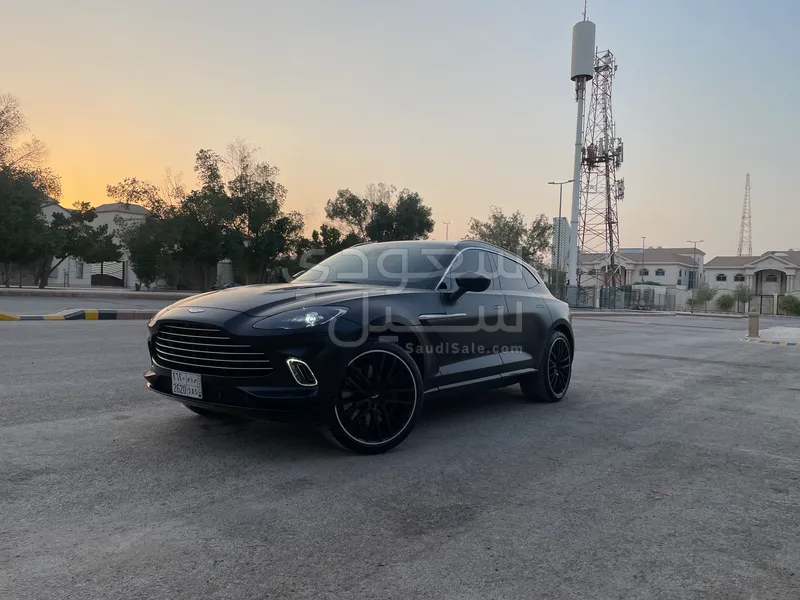 2022 استون مارتن دي بي اكس 550