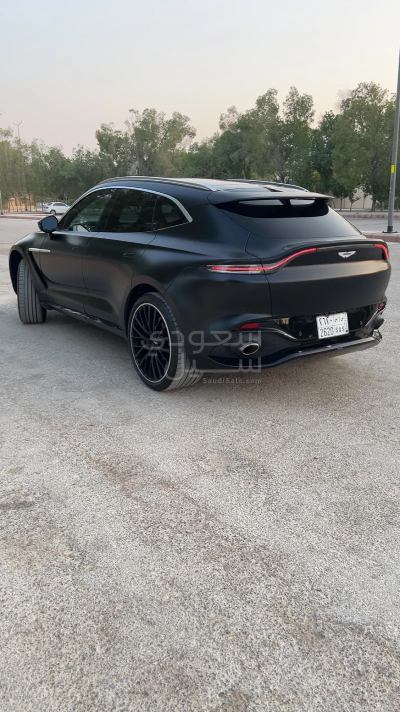 2022 استون مارتن دي بي اكس 550