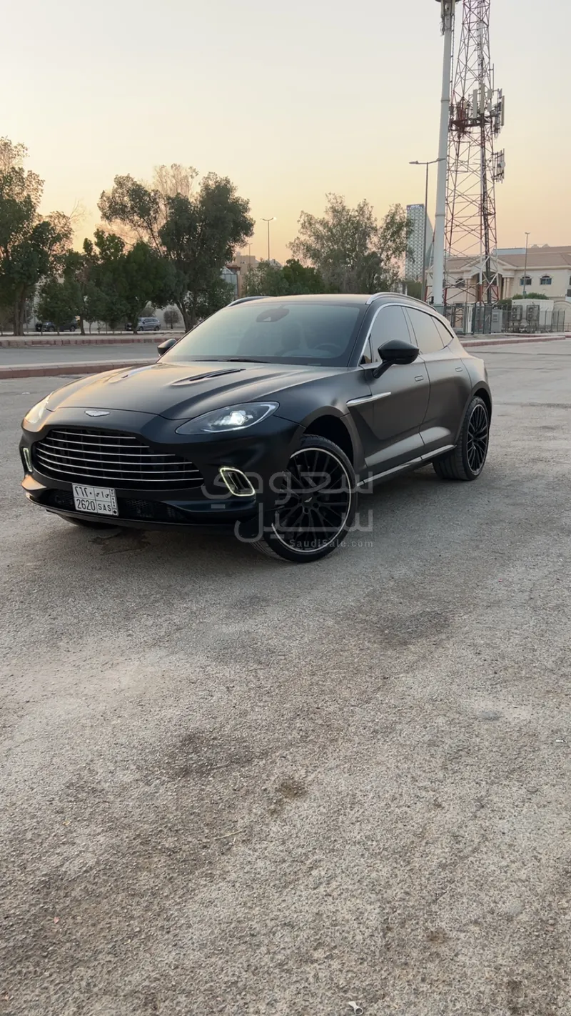 2022 استون مارتن دي بي اكس 550