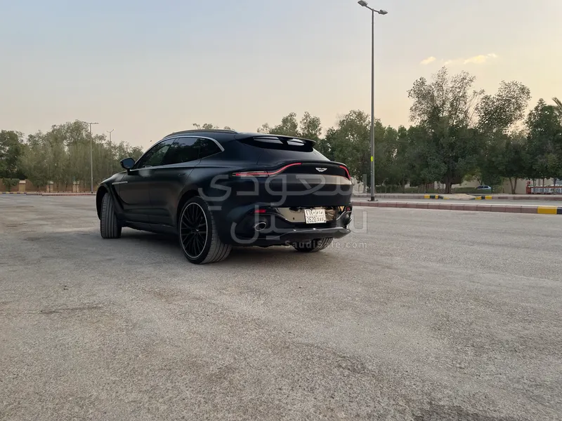 2022 استون مارتن دي بي اكس 550