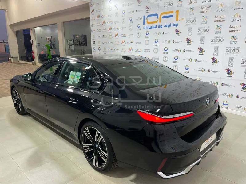 2026 بي ام دبليو الفئة السابعة 735أي