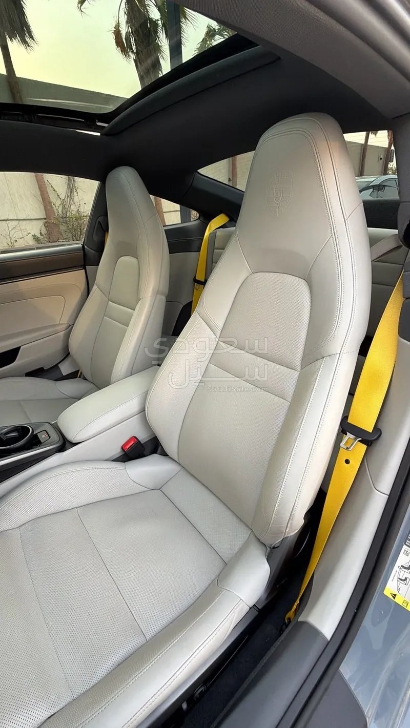 2024 بورش 911 كاريرا