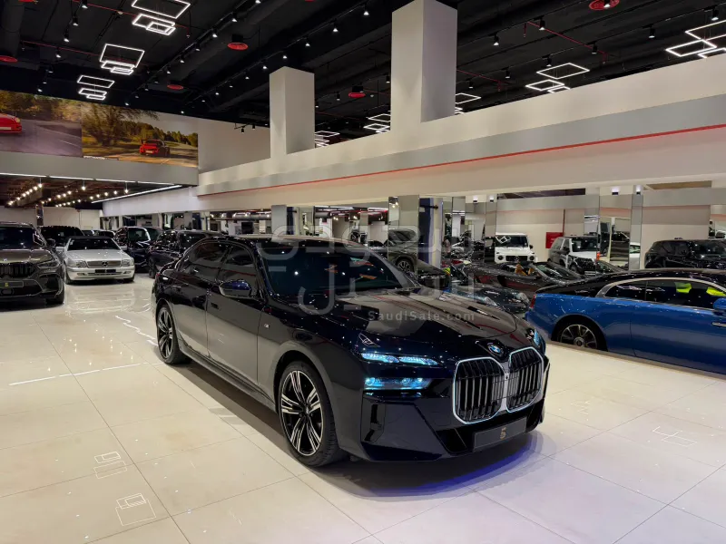 2024 بي ام دبليو الفئة السابعة 735أي