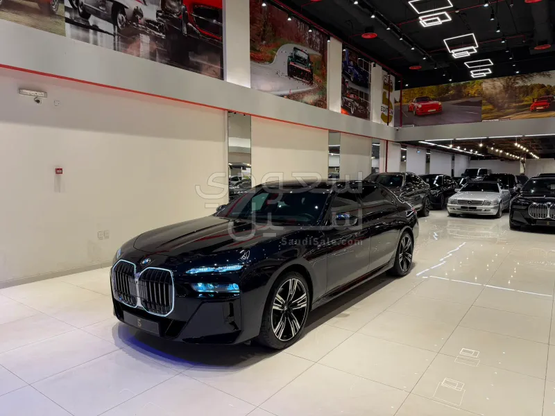 2024 بي ام دبليو الفئة السابعة 735أي