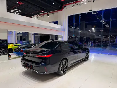 2024 بي ام دبليو الفئة السابعة 735أي
