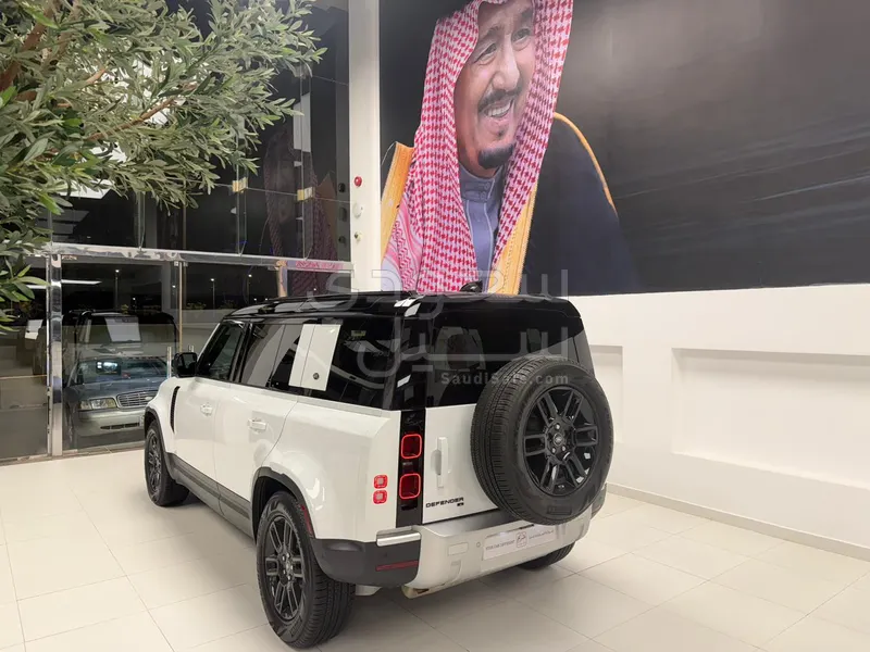 2020 لاند روفر ديفيندر 110 اس