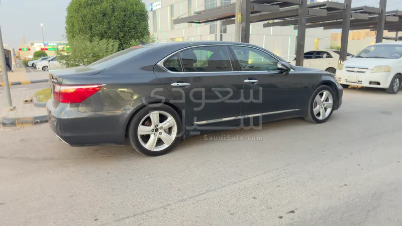 2010 لكزس إل إس 460 إل