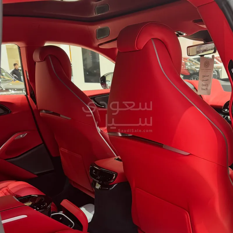 2025 فيراري بوروسانجوي