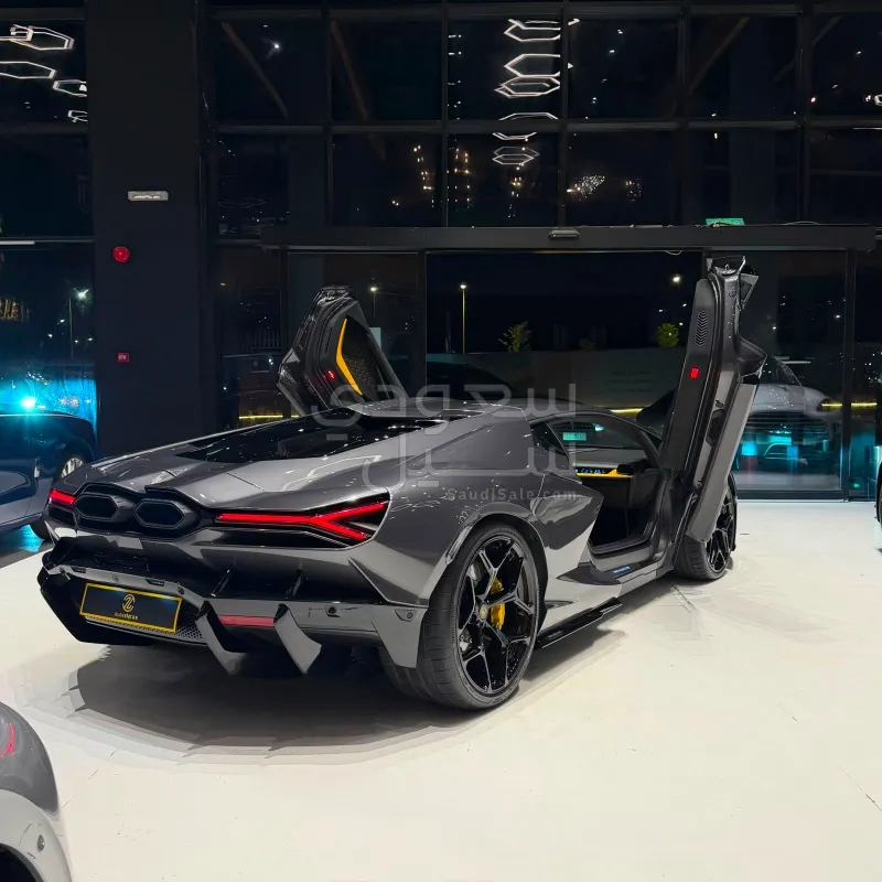 2025 لمبرجيني ريفويلتو