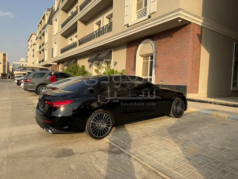 2025 مرسيدس - بنز سي 300 أي إم جي