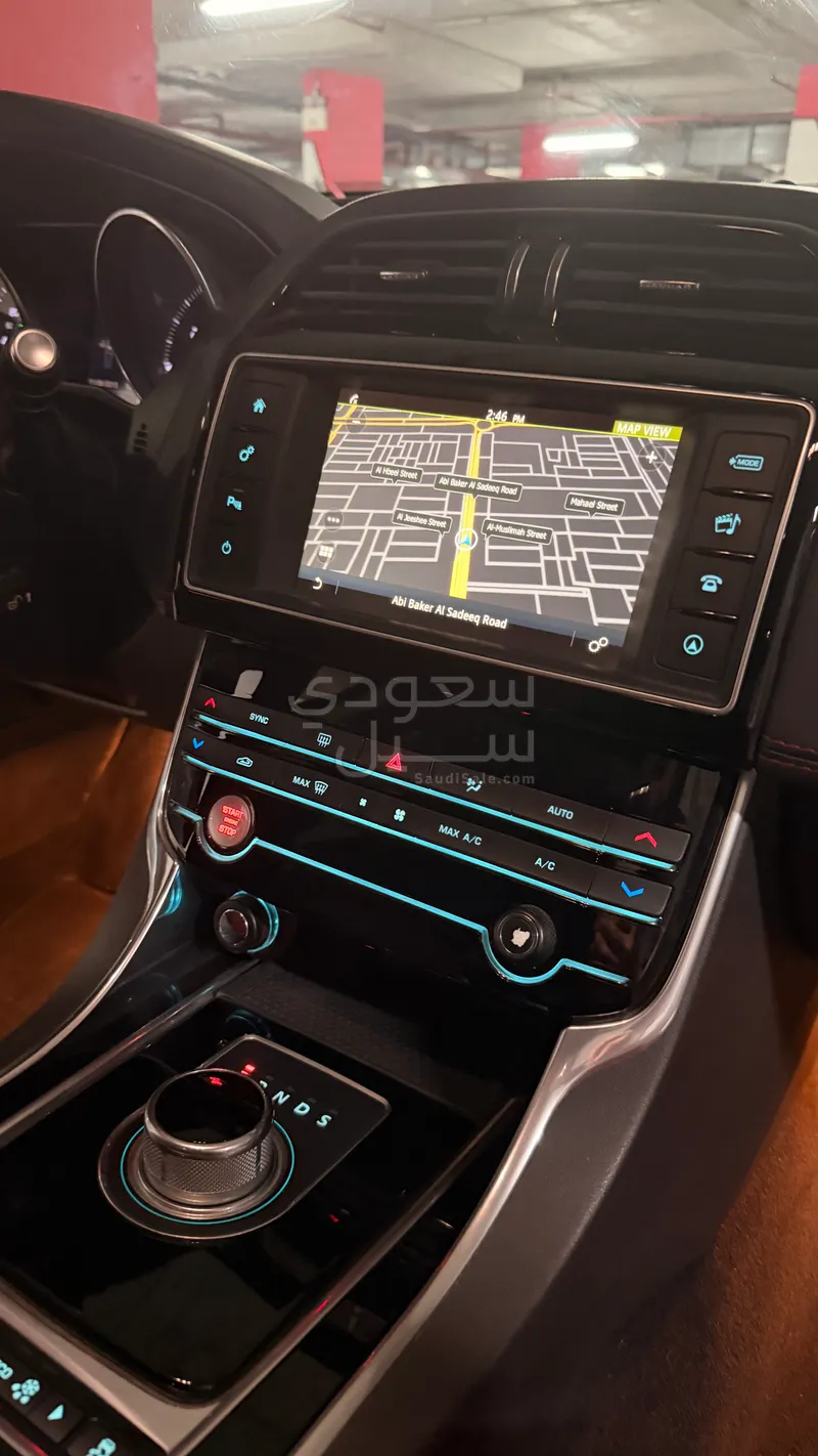 2016 جاكوار اكس اي