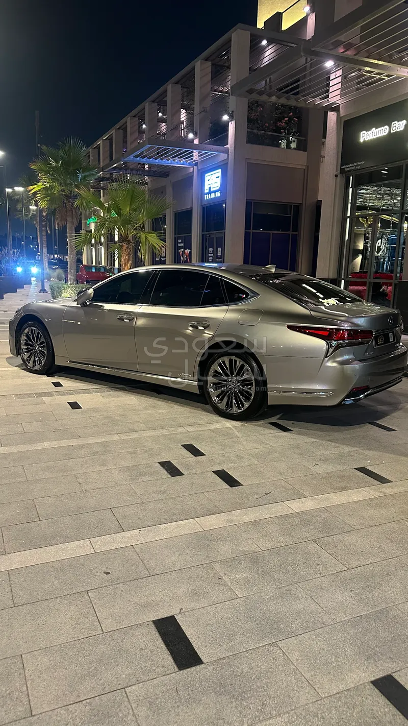 2018 لكزس إل إس 500