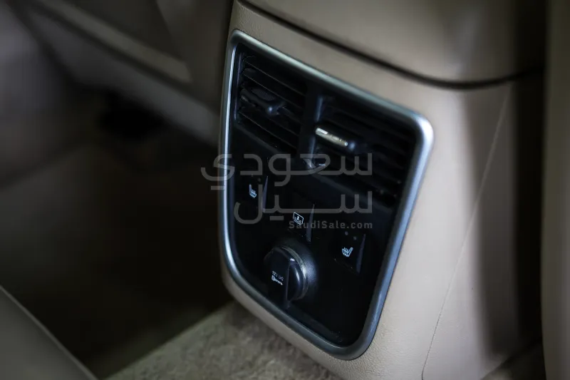 2013 كرايسلر 300 سي