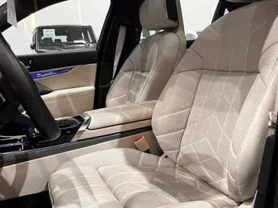 2024 بي ام دبليو الفئة السابعة 735أي