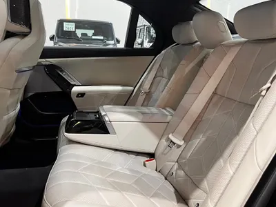 2024 بي ام دبليو الفئة السابعة 735أي