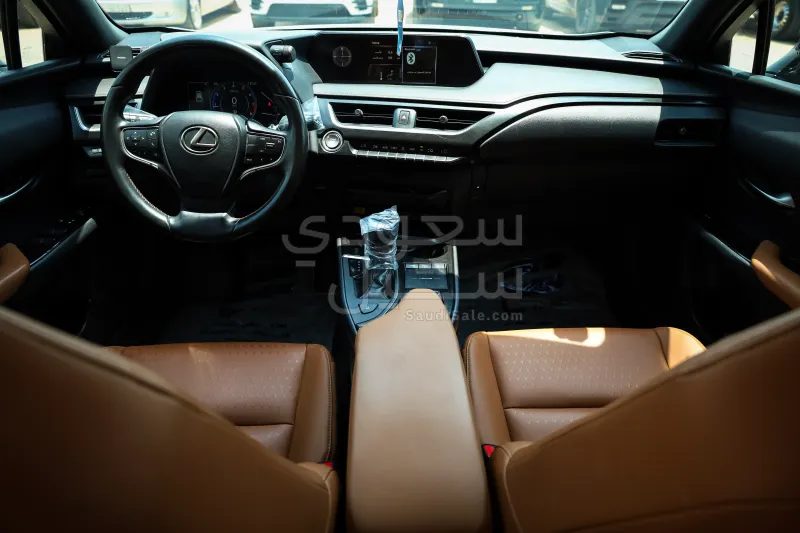 2021 لكزس يو إكس 200