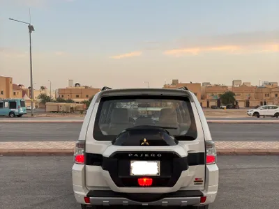2016 متسوبيشي باجيرو