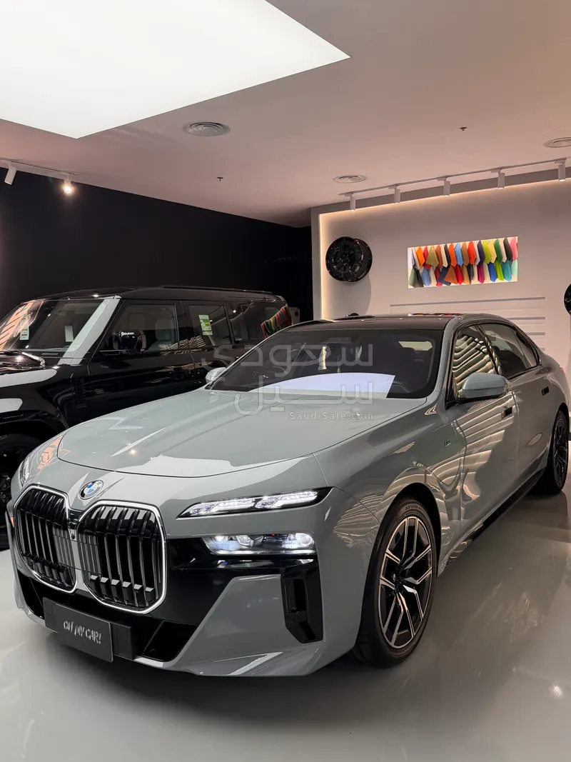 2025 بي ام دبليو الفئة السابعة 735أي