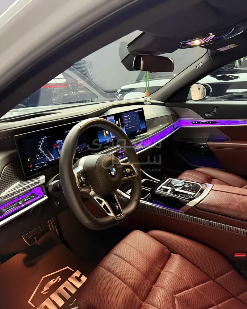 2025 بي ام دبليو الفئة السابعة 735أي