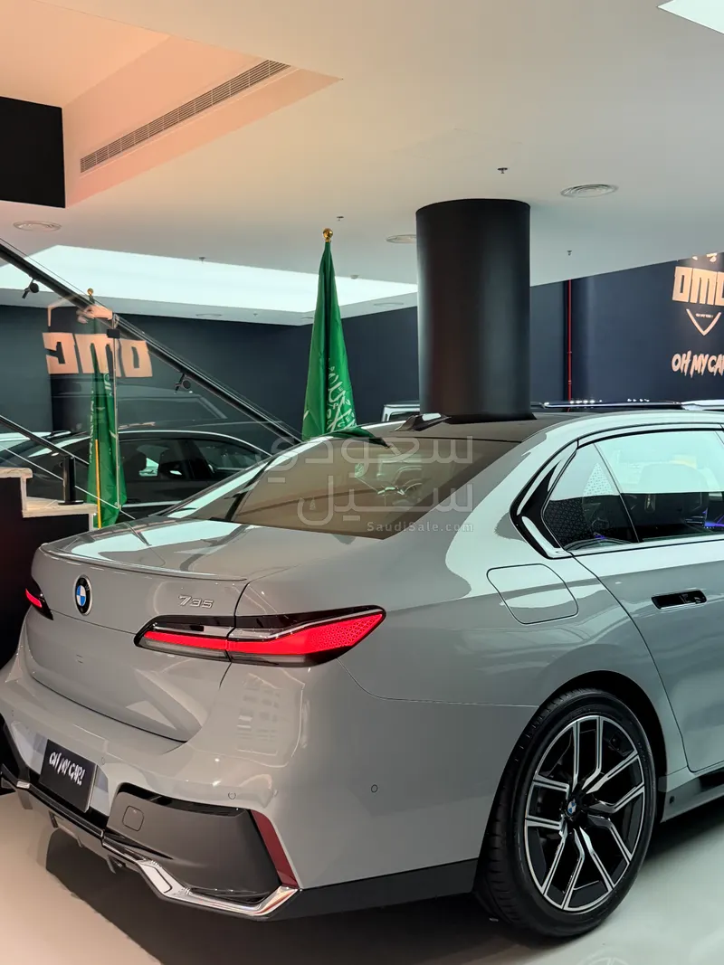 2025 بي ام دبليو الفئة السابعة 735أي