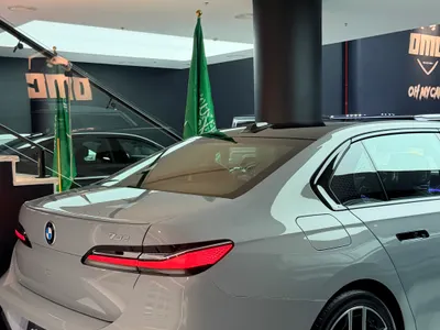 2025 بي ام دبليو الفئة السابعة 735أي
