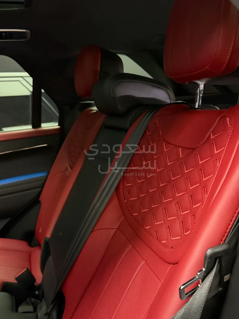 2025 لاند روفر رينج روفر سبورت اتش اس اي