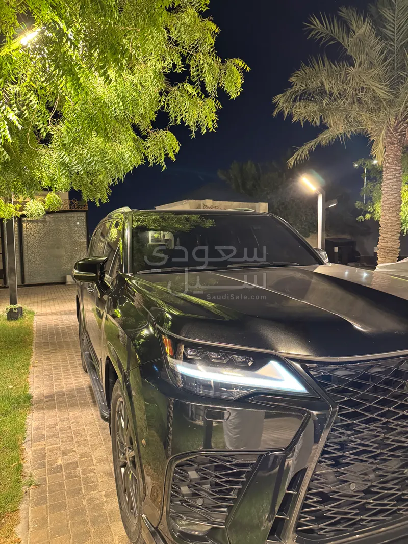 2024 لكزس إل إكس 600 إف