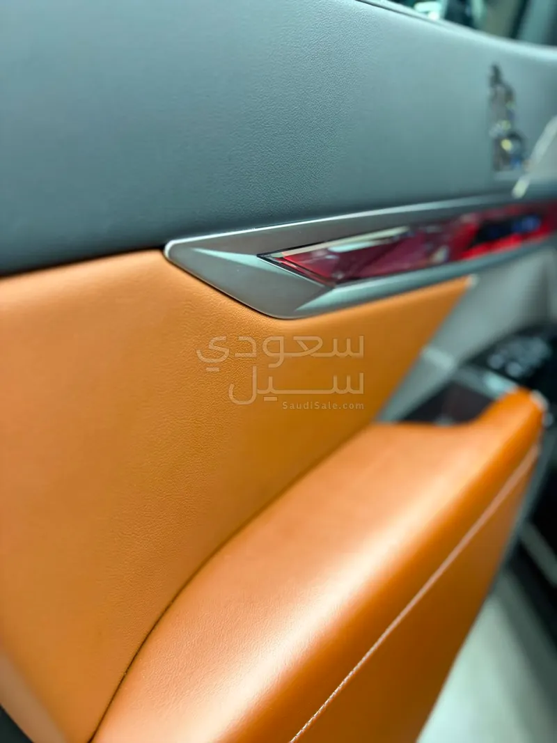 2025 بي ام دبليو الفئة السابعة 735أي