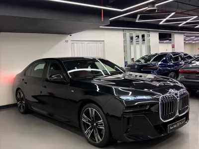 2025 بي ام دبليو الفئة السابعة 735أي