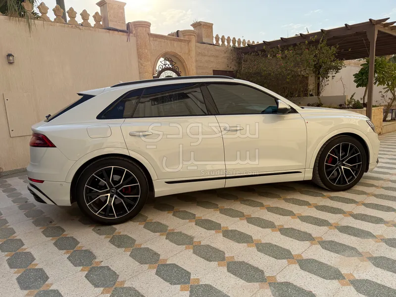 2022 اودي كيو 8 اس لاين