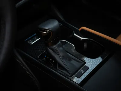 2024 لكزس إي إس 350
