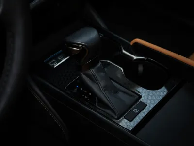 2024 لكزس إي إس 350