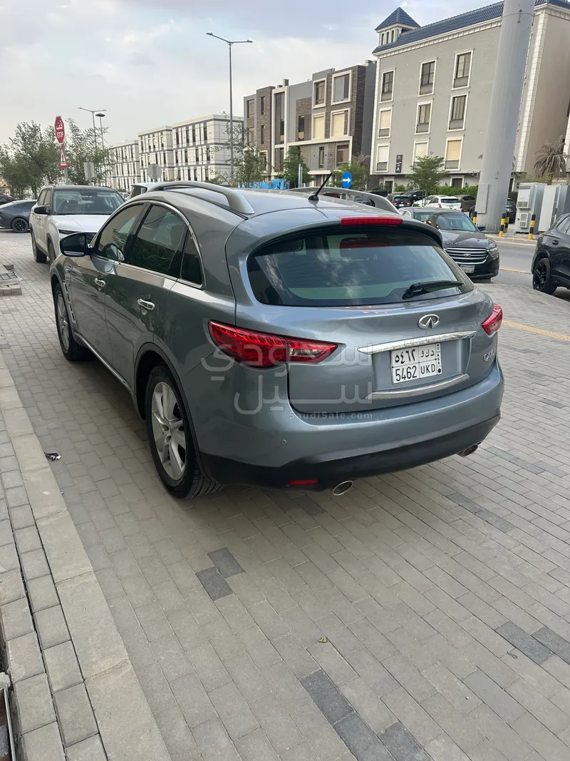 2019 انفينيتي كيو اكس 70