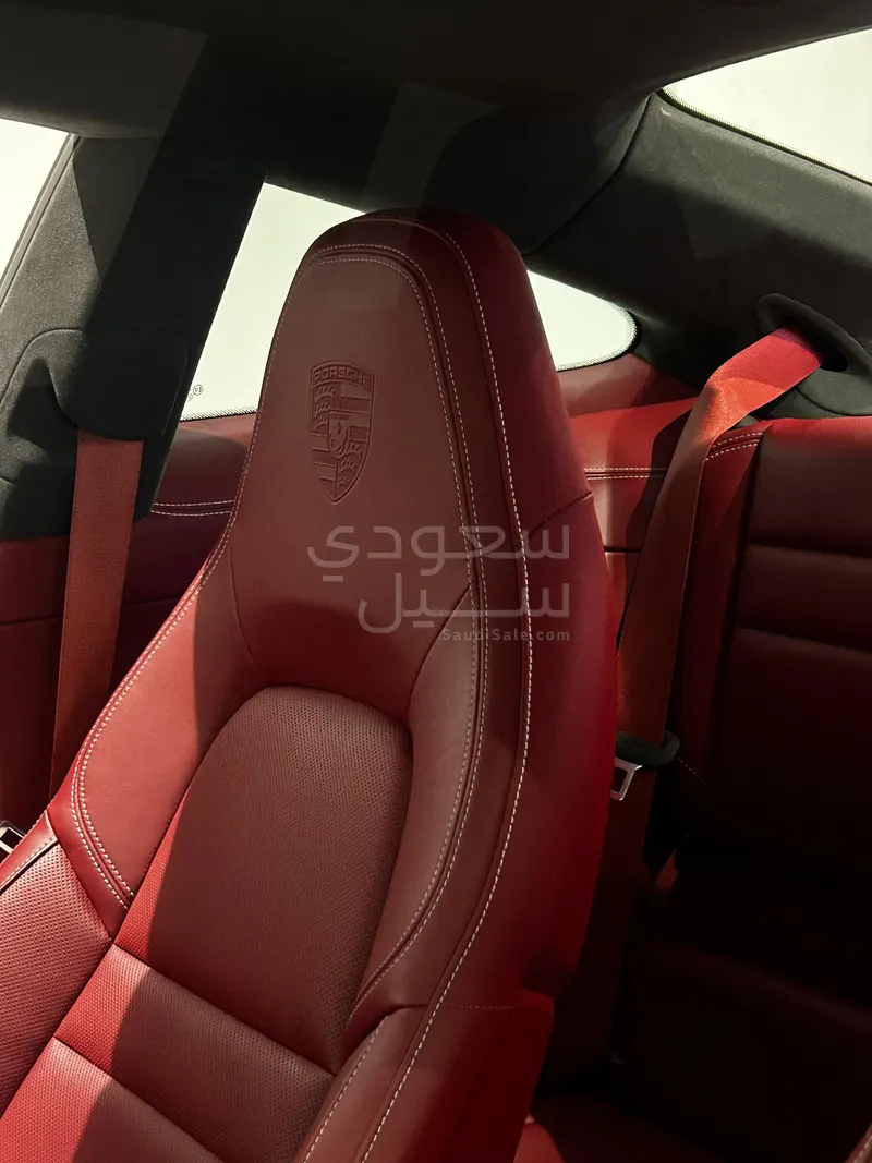2024 بورش 911 كاريرا 4 اس