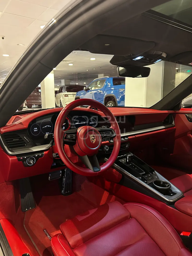 2024 بورش 911 كاريرا 4 اس