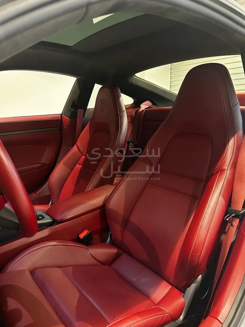 2024 بورش 911 كاريرا 4 اس