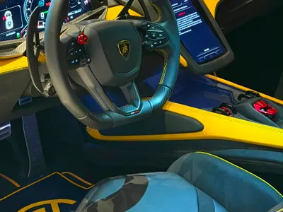 2025 لمبرجيني ريفويلتو