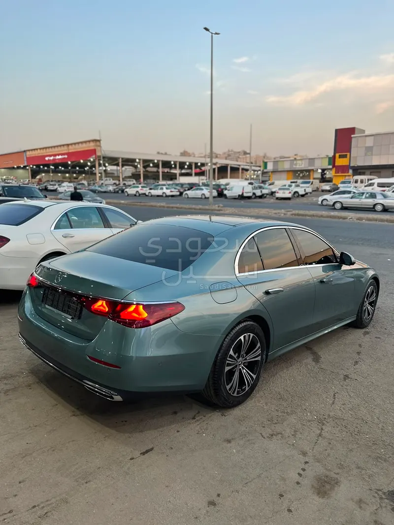 2025 مرسيدس - بنز إي 220