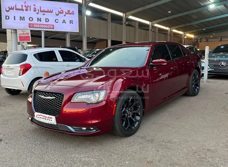 2019 كرايسلر 300 اس