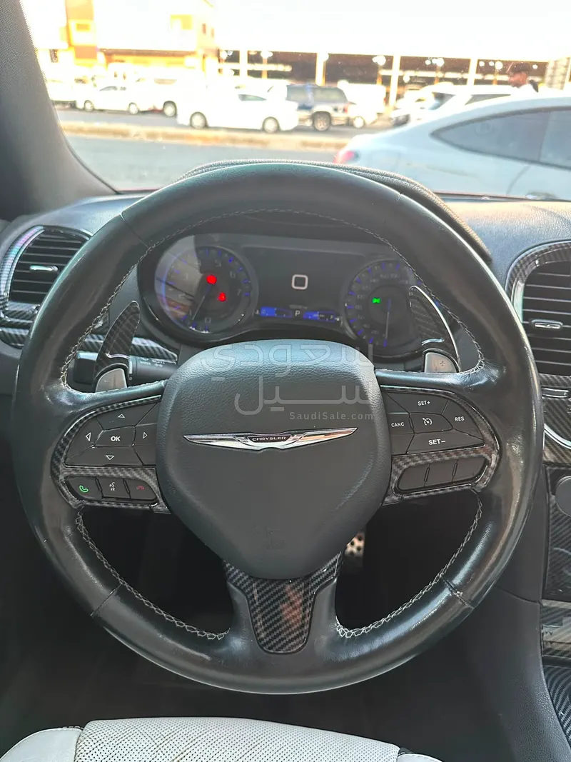 2019 كرايسلر 300 اس