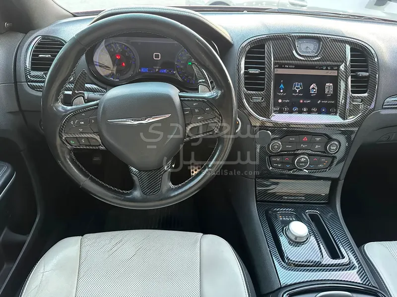 2019 كرايسلر 300 اس