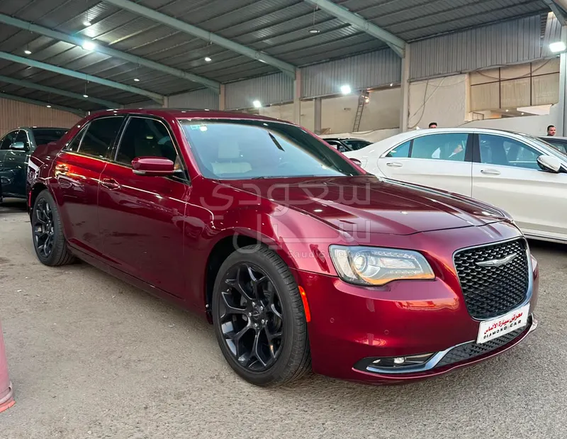 2019 كرايسلر 300 اس