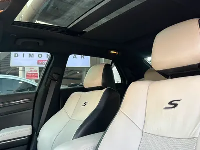 2019 كرايسلر 300 اس