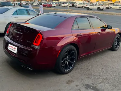 2019 كرايسلر 300 اس