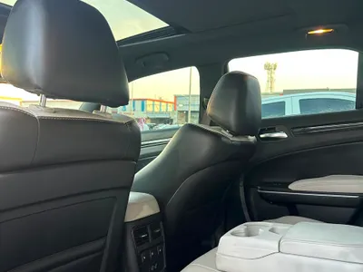 2019 كرايسلر 300 اس