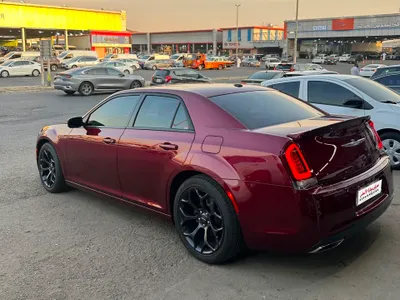 2019 كرايسلر 300 اس